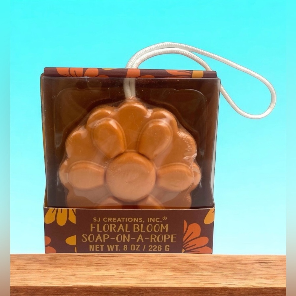 SJ Creations Floral Bloom Flower Shaped Soap On A Rope 8oz New